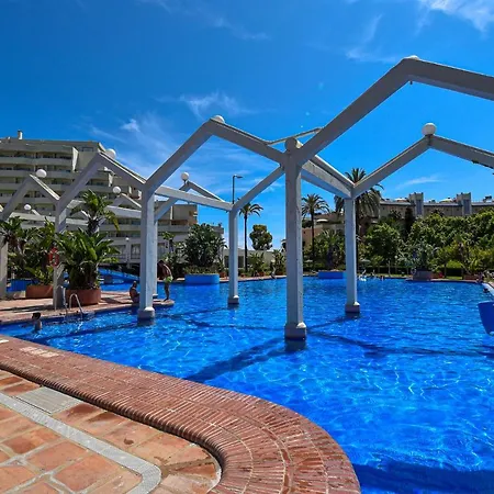 Benal Beach, Superb 2 Bedroom 2 Bathroom Front Sleeps 6 Benalmádena