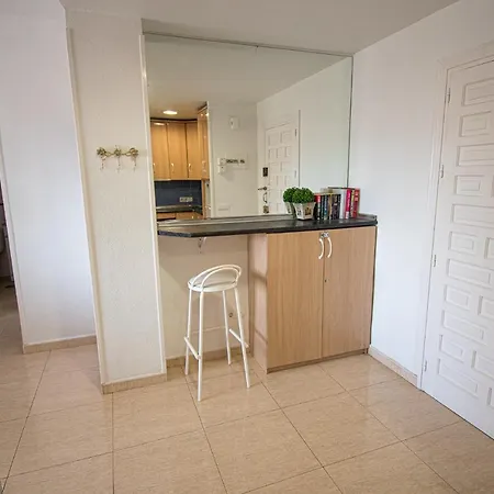Benal Beach, Superb 2 Bedroom 2 Bathroom Front Sleeps 6 Benalmadena