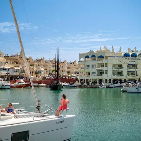 Apartment Benal Beach, Superb 2 Bedroom 2 Bathroom Front Sleeps 6 Benalmadena