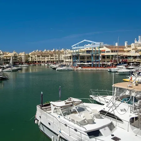 Benal Beach, Superb 2 Bedroom 2 Bathroom Front Sleeps 6 Apartment *