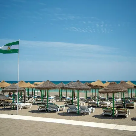 Apartment Benal Beach, Superb 2 Bedroom 2 Bathroom Front Sleeps 6 Benalmadena