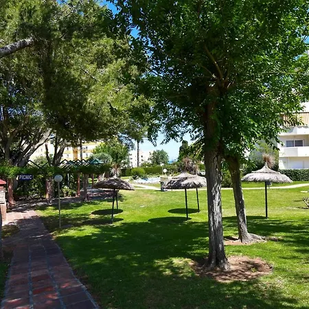 Benal Beach, Superb 2 Bedroom 2 Bathroom Front Sleeps 6 Apartment *