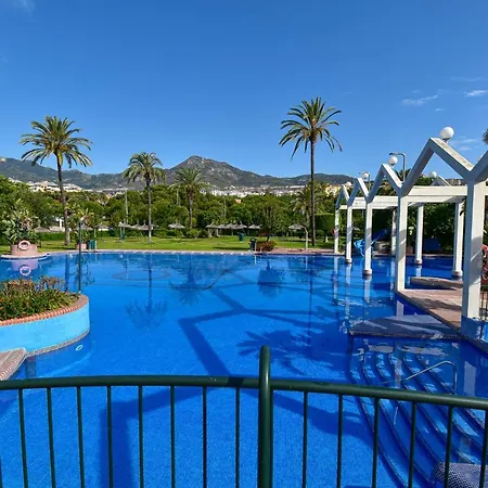 Benal Beach, Superb 2 Bedroom 2 Bathroom Front Sleeps 6 Benalmadena