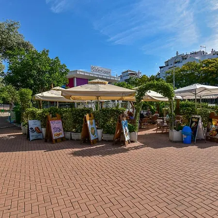 Apartment Benal Beach, Superb 2 Bedroom 2 Bathroom Front Sleeps 6 *