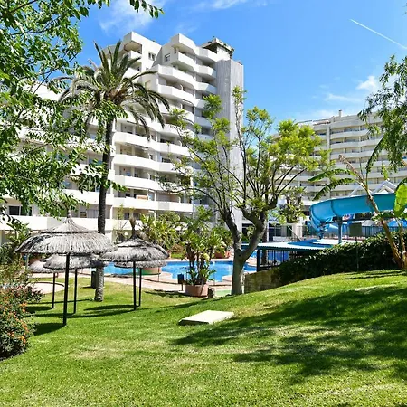 Benal Beach, Superb 2 Bedroom 2 Bathroom Front Sleeps 6 Benalmadena