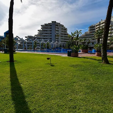 Benal Beach, Superb 2 Bedroom 2 Bathroom Front Sleeps 6 Apartment
