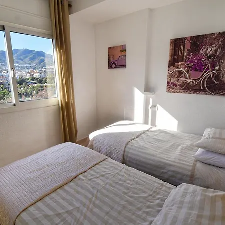 Benal Beach, Superb 2 Bedroom 2 Bathroom Front Sleeps 6 Apartment