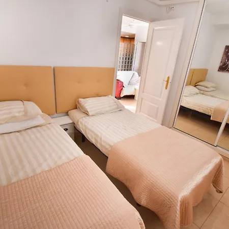 Benal Beach, Superb 2 Bedroom 2 Bathroom Front Sleeps 6