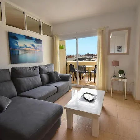Benal Beach, Superb 2 Bedroom 2 Bathroom Front Sleeps 6 * Benalmadena