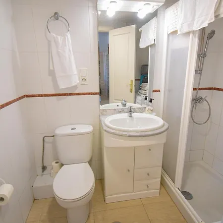 Benal Beach, Superb 2 Bedroom 2 Bathroom Front Sleeps 6 *