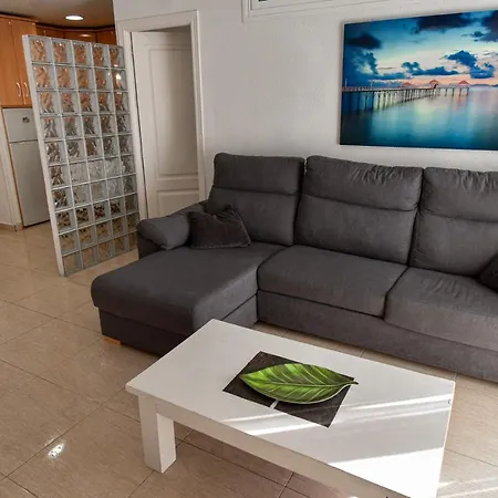 Benal Beach, Superb 2 Bedroom 2 Bathroom Front Sleeps 6 Benalmádena